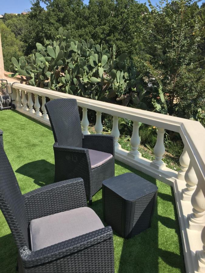 Les Yuccas - Pool - Sea View